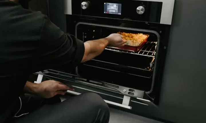 Forno assando de forma desuniforme: causas e como resolver