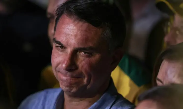 Carta golpista e fuga aumentam isolamento político de Flávio Bolsonaro