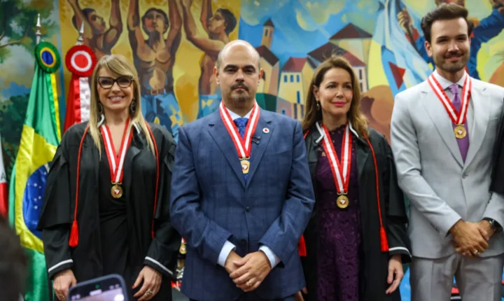 Governador recebe Medalha do Mérito e empossa nova procuradora-geral do MPC em Minas Gerais