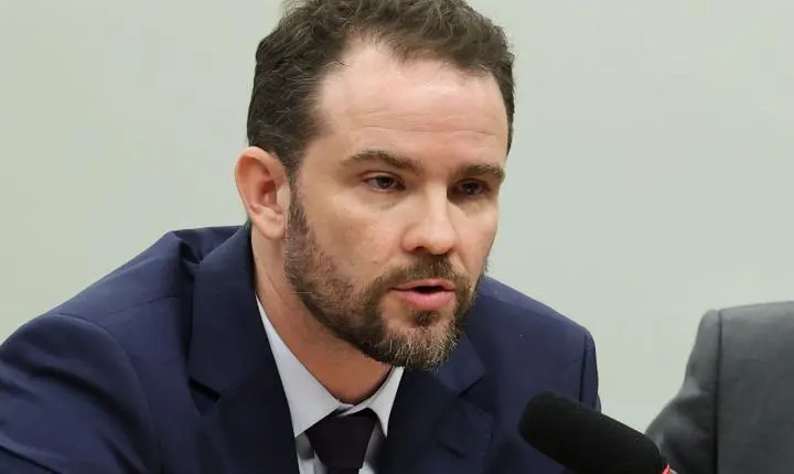 Governo buscará cumprir a meta fiscal por meio do diálogo, afirma Durigan
