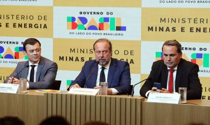 Governo federal institui subsídio para conter alta dos combustíveis