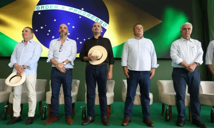 Governo de Minas anuncia gasoduto de R$ 350 milhões e projeto para destravar ICMS