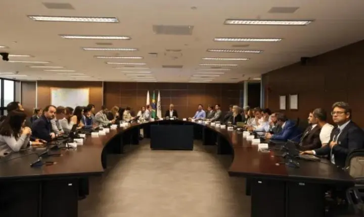 Governo de Minas apresenta cenário de obras e infraestrutura à equipe de transição