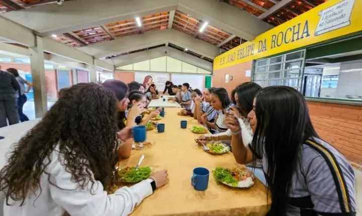 Governo de Minas Gerais amplia em mais de sete vezes quadro de nutricionistas da rede de ensino