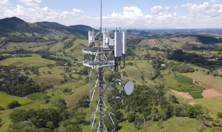 Governo de Minas Gerais amplia internet rural com 140 novas antenas do Alô, Minas!