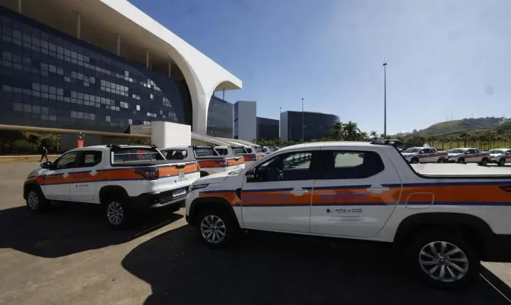 Governo de Minas Gerais entrega 74 novos veículos para fortalecer Defesas Civis municipais