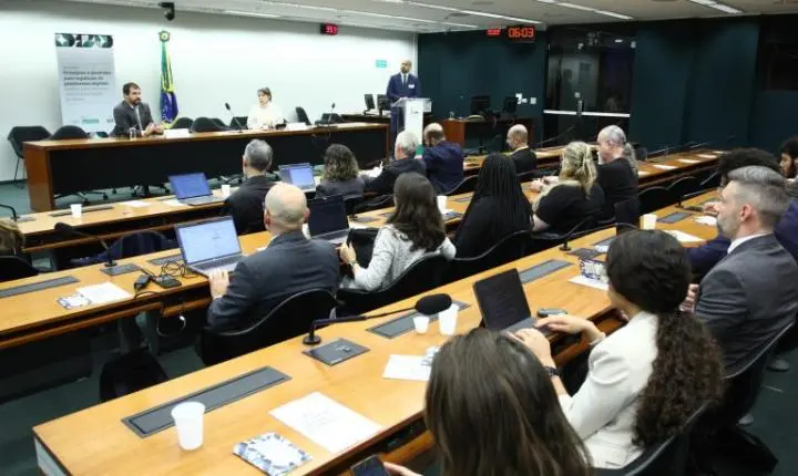 Governo defende regulação “cirúrgica” das plataformas digitais para garantir concorrência
