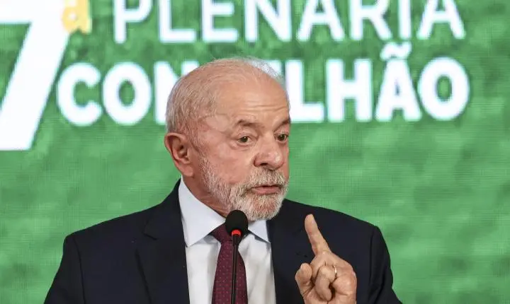 Governo de Lula estuda devolução de celular roubado pelos Correios