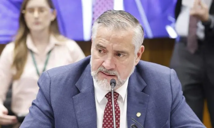 Governo retira pedido de urgência para projeto de jornada de trabalho na Câmara