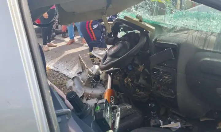Grave acidente na BR-265 em Minas Gerais deixa motorista morto após colisão entre carreta e Fiat Strada