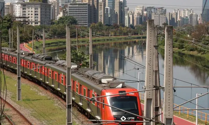 Greve de trens provoca mais de 2 mil km de congestionamento em SP