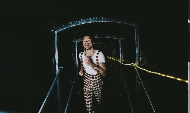 Harry Styles no Brasil: como usar músicas do cantor para praticar inglês antes dos shows