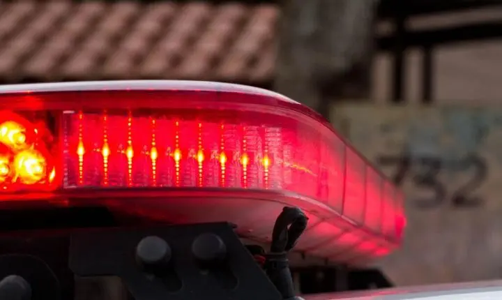 Homem é preso após esfaquear rival em festa e invadir hospital para continuar ataque em Andrelândia