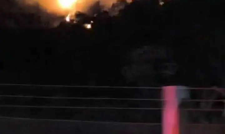 Incêndio atinge área do Exército em Juiz de Fora e mobiliza Corpo de Bombeiros