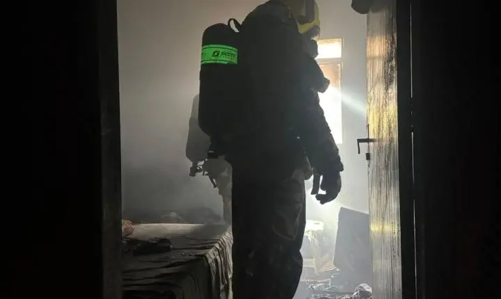 Incêndio atinge quarto de residência no Bairro Sagrado Coração de Jesus
