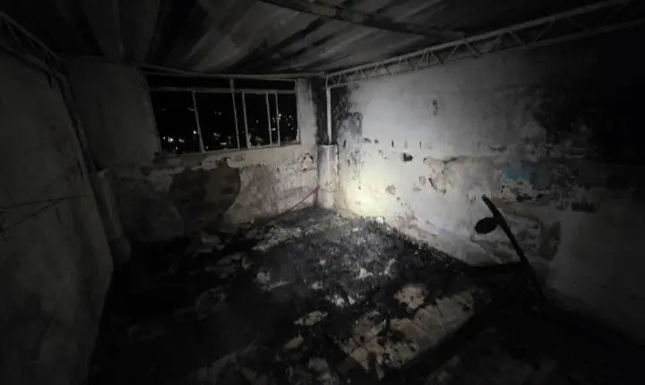 Incêndio atinge residência em Juiz de Fora e mobiliza Corpo de Bombeiros