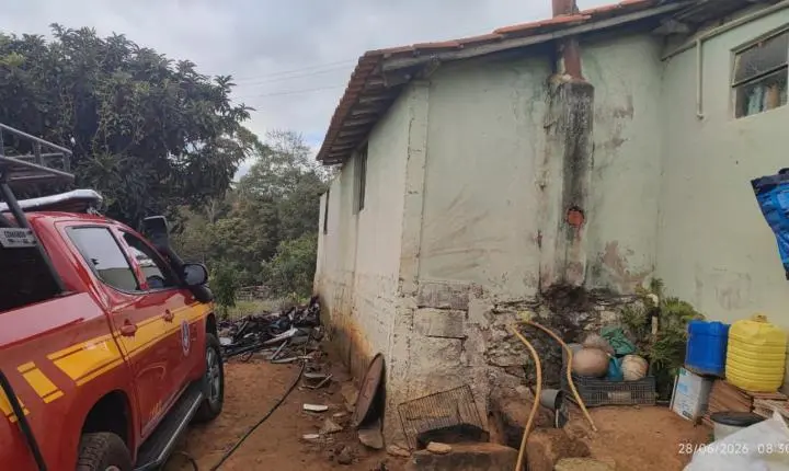 Incêndio destrói 75% de casa na zona rural de Ibertioga; não houve vítimas