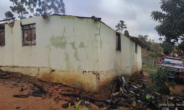 Incêndio destrói 75% de casa na zona rural de Ibertioga; não houve vítimas