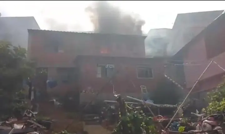 Incêndio em residência deixa família com 10 moradores desabrigada em Santos Dumont