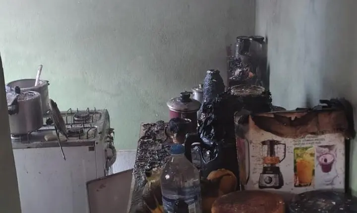 Incêndio em residência mobiliza bombeiros no bairro Progresso, em Juiz de Fora