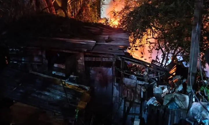 Incêndio em residência mobiliza Corpo de Bombeiros no Jardim Cachoeira, em Juiz de Fora