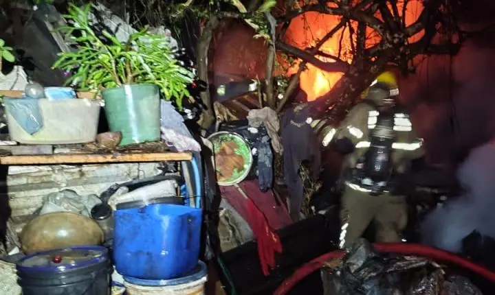 Incêndio em residência mobiliza Corpo de Bombeiros no Jardim Cachoeira, em Juiz de Fora