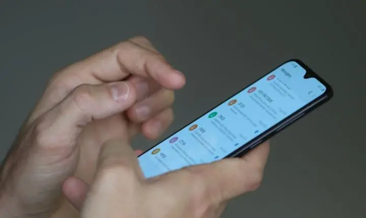 Anatel alerta STF que liberar internet móvel na eleição pode colapsar redes