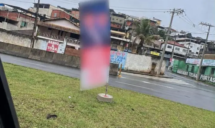 Juiz de Fora é a 3ª cidade de Minas com mais queixas no Pardal e amanhece com materiais de campanha nas ruas