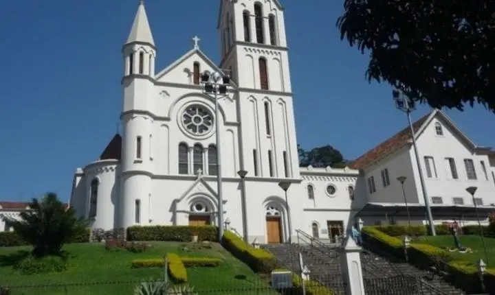 Juiz de Fora e Minas Gerais: Visita Mediada Caminhos de Mariano Explora Roteiro da Igreja da Glória