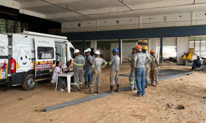 Juiz de Fora vacina trabalhadores de obras de drenagem e esgotamento sanitário