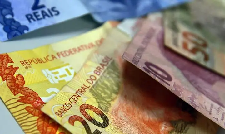 Juros para famílias avançam em agosto e taxa de inadimplência atinge 6%