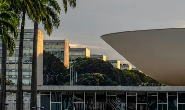 Mal-estar de líder do PT paralisa votações na Câmara durante reunião