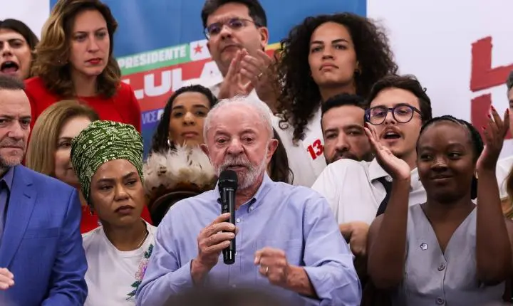 Lula cobra Flávio Bolsonaro sobre apoio ao fim da escala 6x1 em discurso