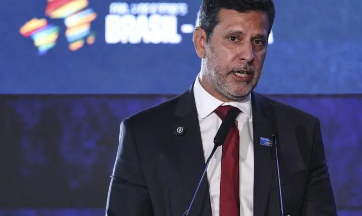Brasil registra menor taxa histórica de analfabetismo, impulsionada por políticas de educação do MEC