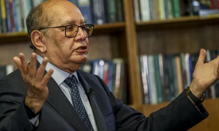 Gilmar Mendes critica afastamento de diretores da PF e pede vista no STF