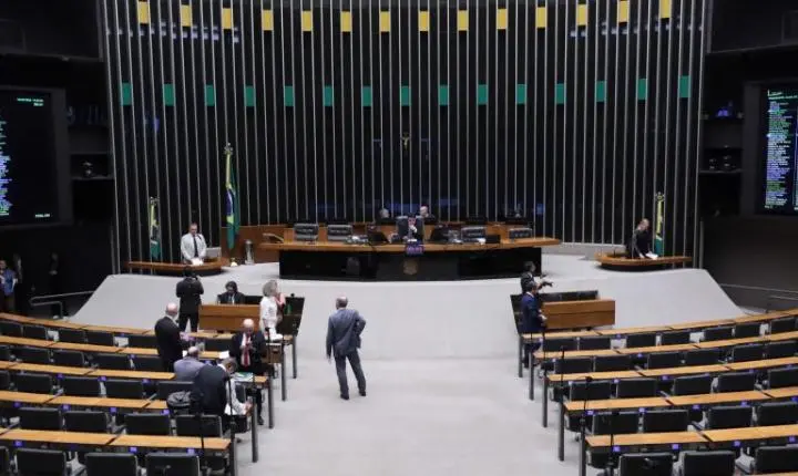 Minirreforma eleitoral aprova Refis e novas regras para contas de partidos políticos