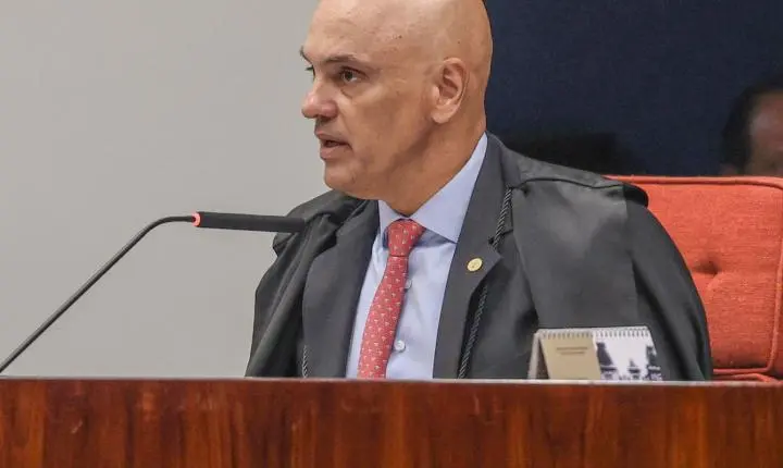 Moraes aciona PGR após Flávio Bolsonaro faltar a depoimento na Polícia Federal