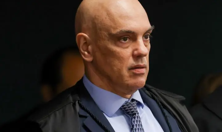 Alexandre de Moraes solicita nova manifestação da PGR sobre arma de Bolsonaro