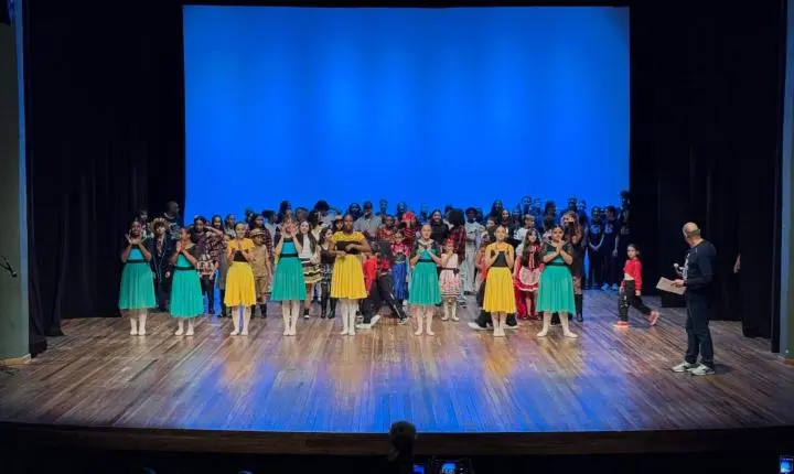 Mostra Cultural da Praça CEU reúne cerca de 150 alunos em apresentações no Teatro Paschoal Carlos Magno