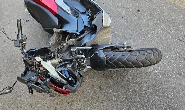 Motociclista fica ferido após colisão com caminhão em rodovia de Juiz de Fora