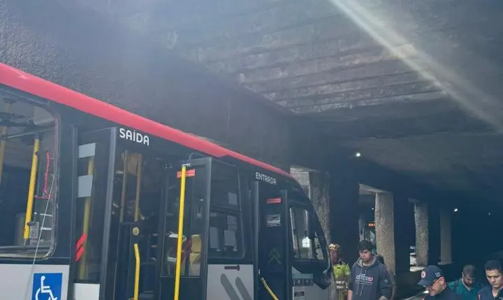 Motorista de ônibus sofre parada cardiorrespiratória e mobiliza socorro no Mergulhão em Juiz de Fora