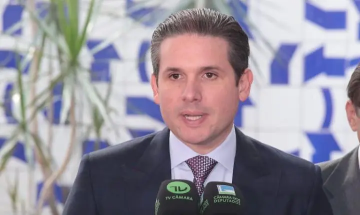 Hugo Motta ressalta aprovação de acordos comerciais pela Câmara