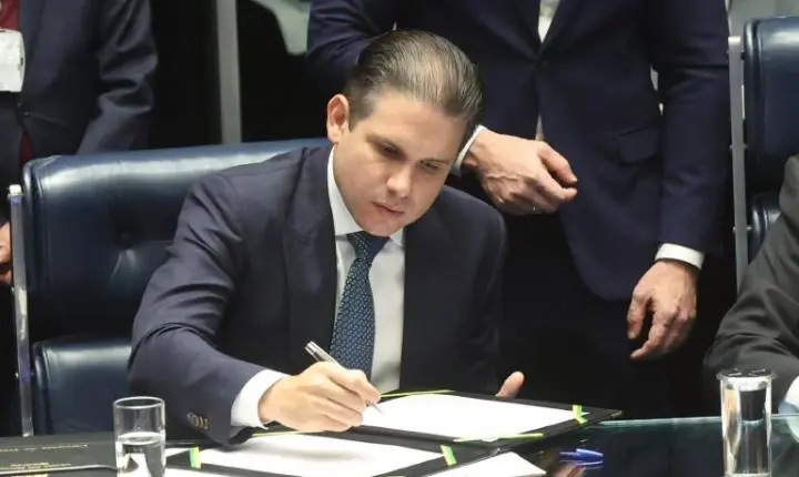 Hugo Motta determina nova jornada de trabalho imediata na Câmara dos Deputados