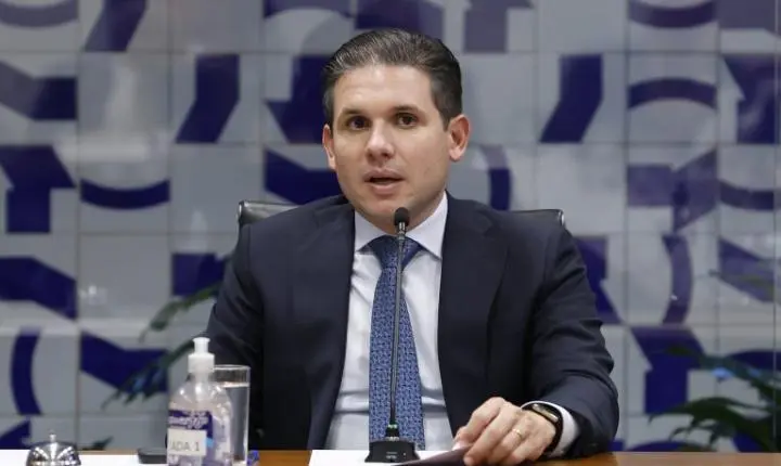 Presidente da Câmara discute dívidas rurais e combustíveis com ministro da Fazenda