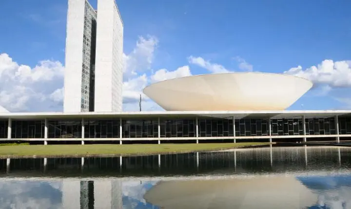 Governo lança R$ 18,5 bi em crédito para exportadores após tarifaço dos EUA