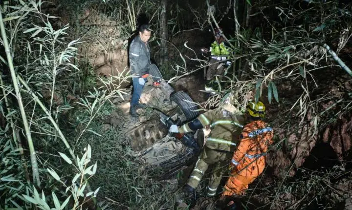 Mulher morre e quatro pessoas ficam feridas em grave batida na MG-126