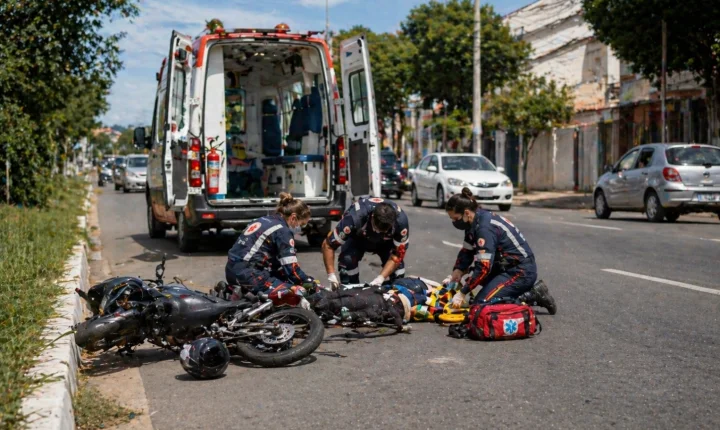 Mulher sofre queimaduras graves em acidente com álcool e é transferida para Juiz de Fora, em Belmiro Braga