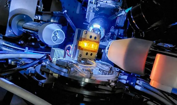 Novo instrumento no acelerador Sirius permite observar células solares em funcionamento