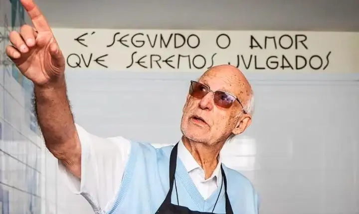 Padre Júlio Lancellotti recebe título de Doutor Honoris Causa pela UFJF, em Juiz de Fora