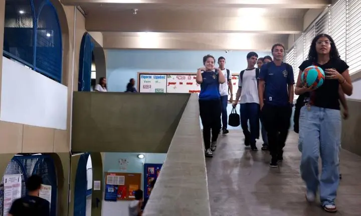 Programa Pé-de-Meia inicia pagamento da sexta parcela para estudantes